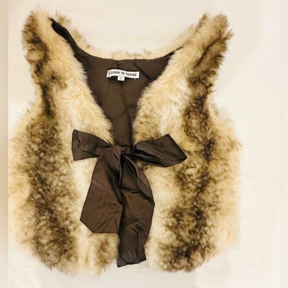 LMAN DE FEMME Fur Vest with Bow Tie